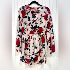 Women’s Floral Print Long Sleeve Short Romper. Large.